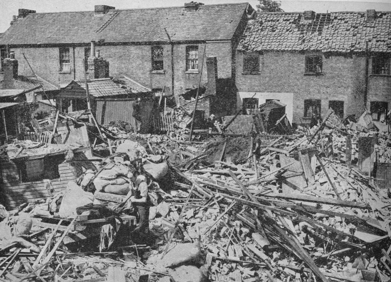 Arbeit der Bomber und ihre Zerstörung, 1940 von Unbekannt