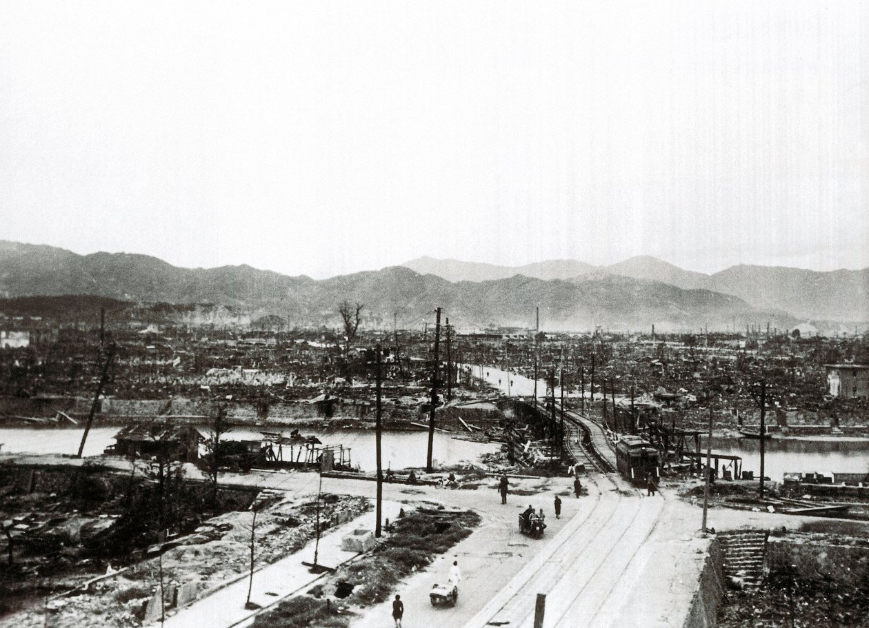 Zweiter Weltkrieg: Ruinen von Hiroshima nach dem Atombombenabwurf, 6. August von Unbekannt