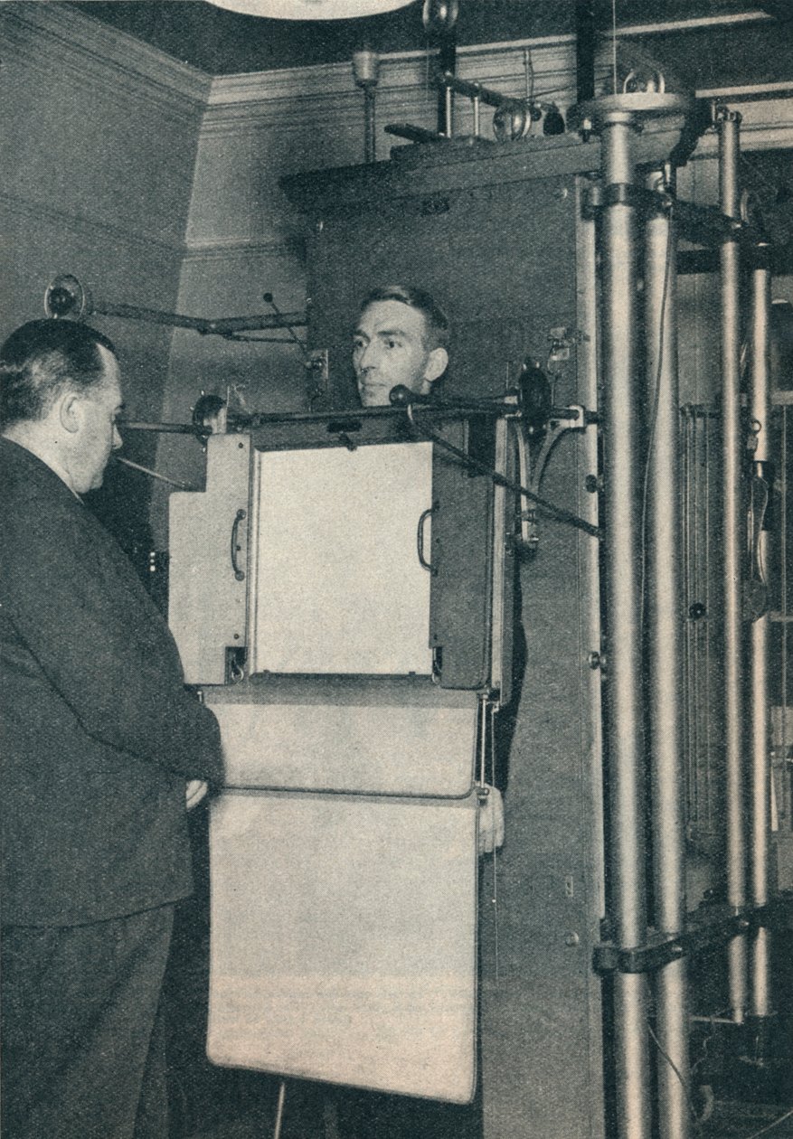 Röntgengerät zur Untersuchung von Verdachtsfällen auf Herz- oder Lungenerkrankungen, ca. 1935-1937 von Unbekannt