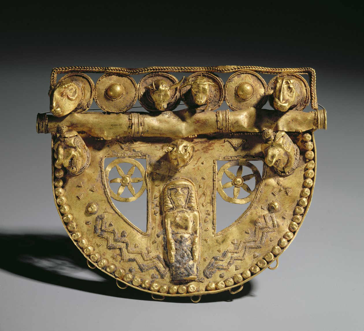 Gürtelschnalle mit granuliertem Dekor, Orientalische Periode, ca. 700 v. Chr. von Unbekannt