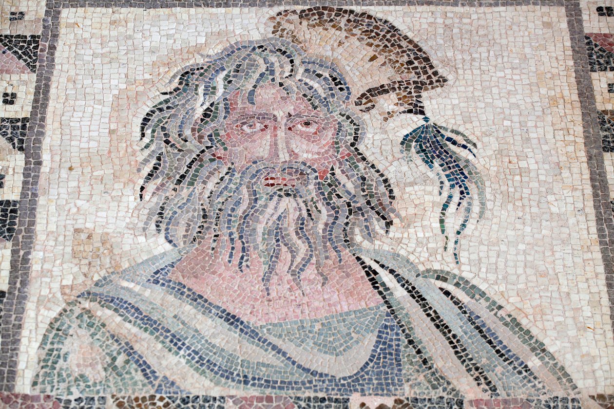 Büste des Winters - Detail des Vier-Jahreszeiten-Panels - Paphos-Mosaiken, Haus des Dionysos - Ende des 2. Jahrhunderts nach Christus - Zypern - Personifikation des Winters - Detail des Mosaiks der vier Jahreszeiten - Mosaiken von Paphos, Haus des Dionysos von Unbekannt