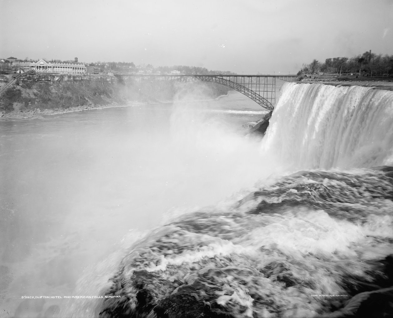 Clifton Hotel und American Falls, Niagara von Unbekannter Künstler