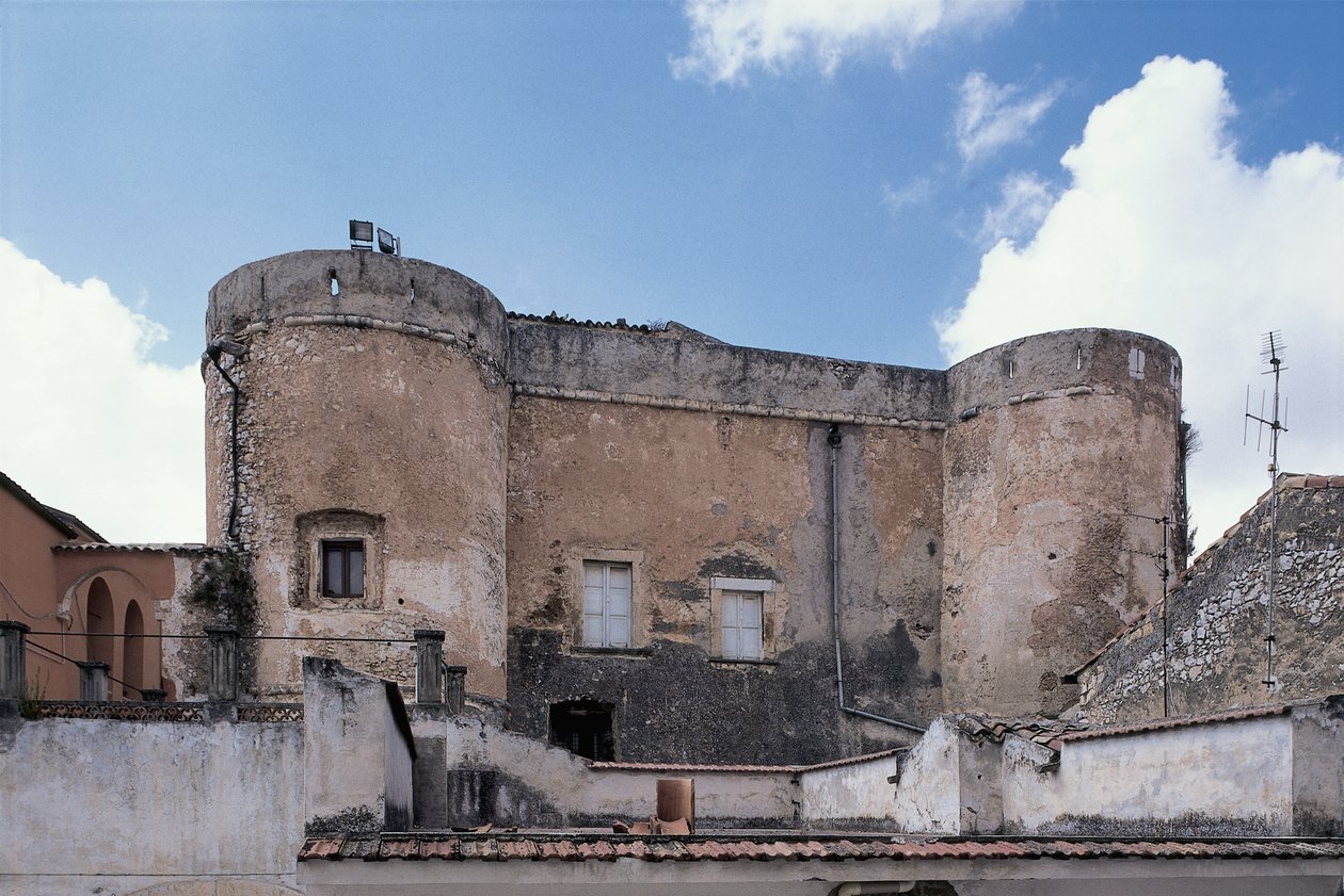 Blickwinkel auf eine Burg, San Nicandro Garganico, Gargano Nationalpark, Apulien, Italien von Benjamin Baud