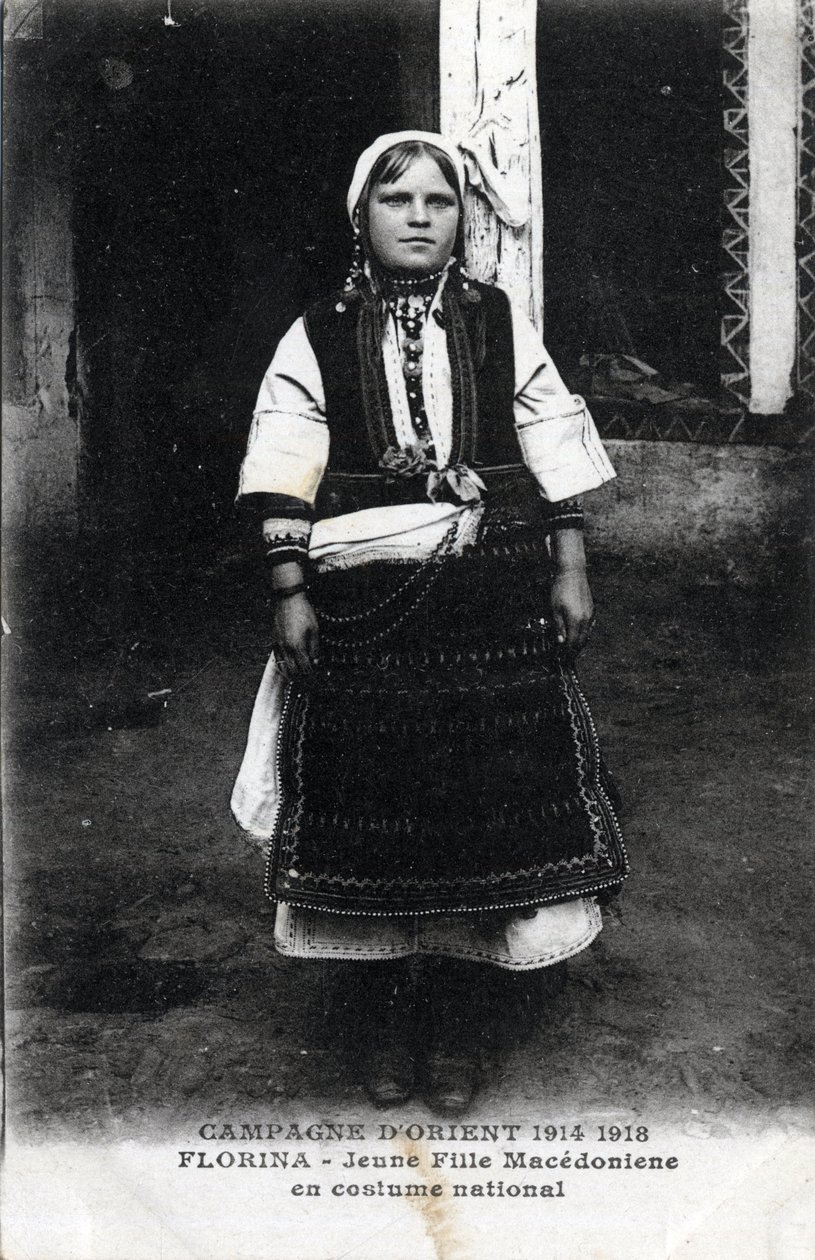 Serbien, Florina: Porträt eines mazedonischen Mädchens in Nationaltracht - Postkarte 1914-1918 von William M. Timlin