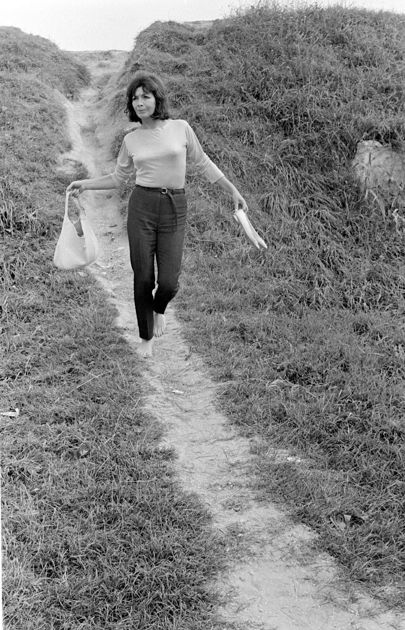 Die Sängerin Juliette Gréco in Malamocco (Venedig) - ca. 1965 von Unbekannt