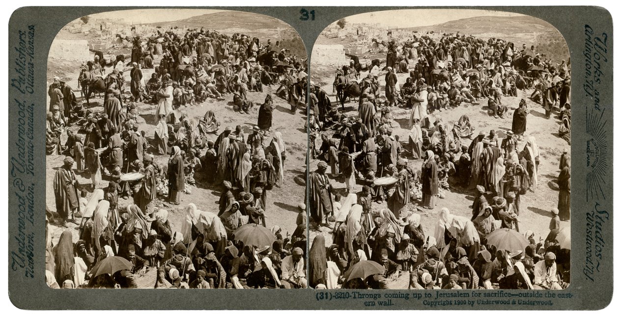 Menschen kommen nach Jerusalem zum Opfer, außerhalb der östlichen Mauer, 1900 von Underwood and Underwood