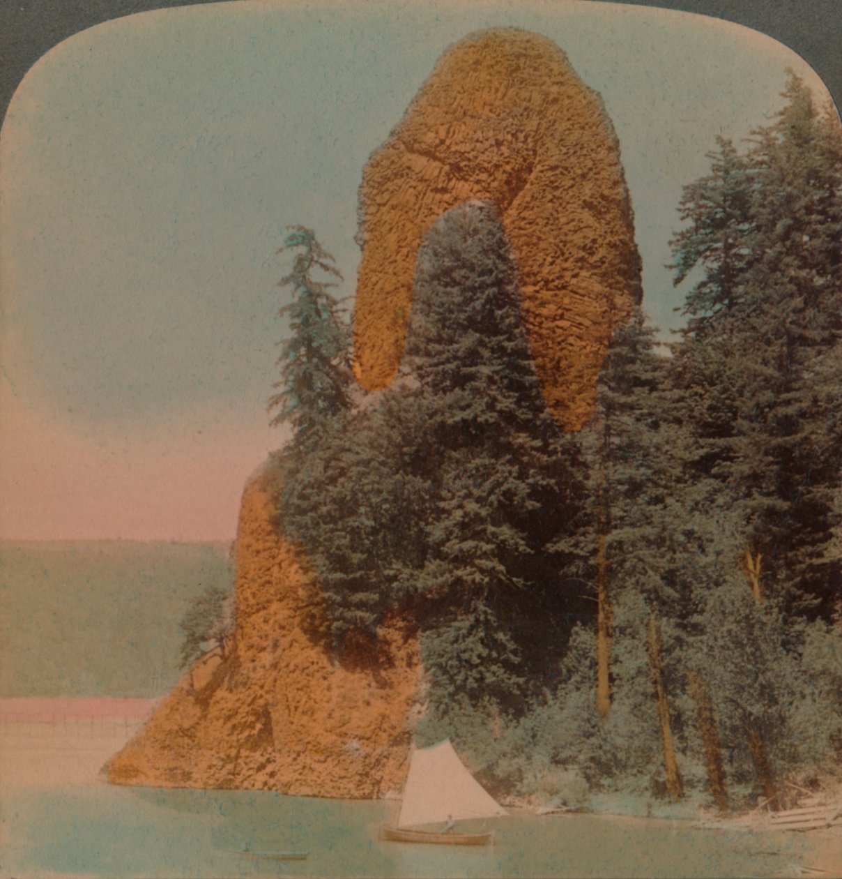 Hahnfelsen, kuriose Felsformation entlang des Columbia River, Oregon, 1902. Künstler: Elmer Underwood, Bert Elias Underwood von Underwood and Underwood
