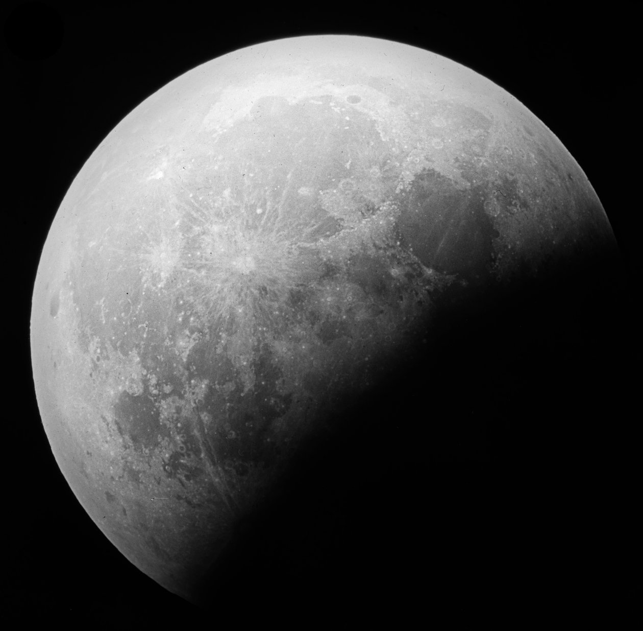 Astronomische Glasplattenaufnahme der Mondfinsternis (1910) von Unknown Artist