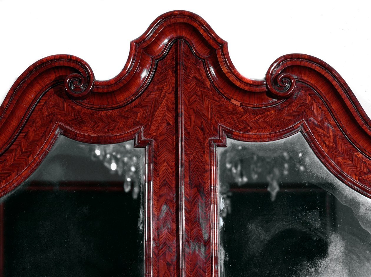 Möbel: Trumeau aus Rosenholz. Detail des oberen Teils. Ca. 1735. Privatbesitz von Unknown artist