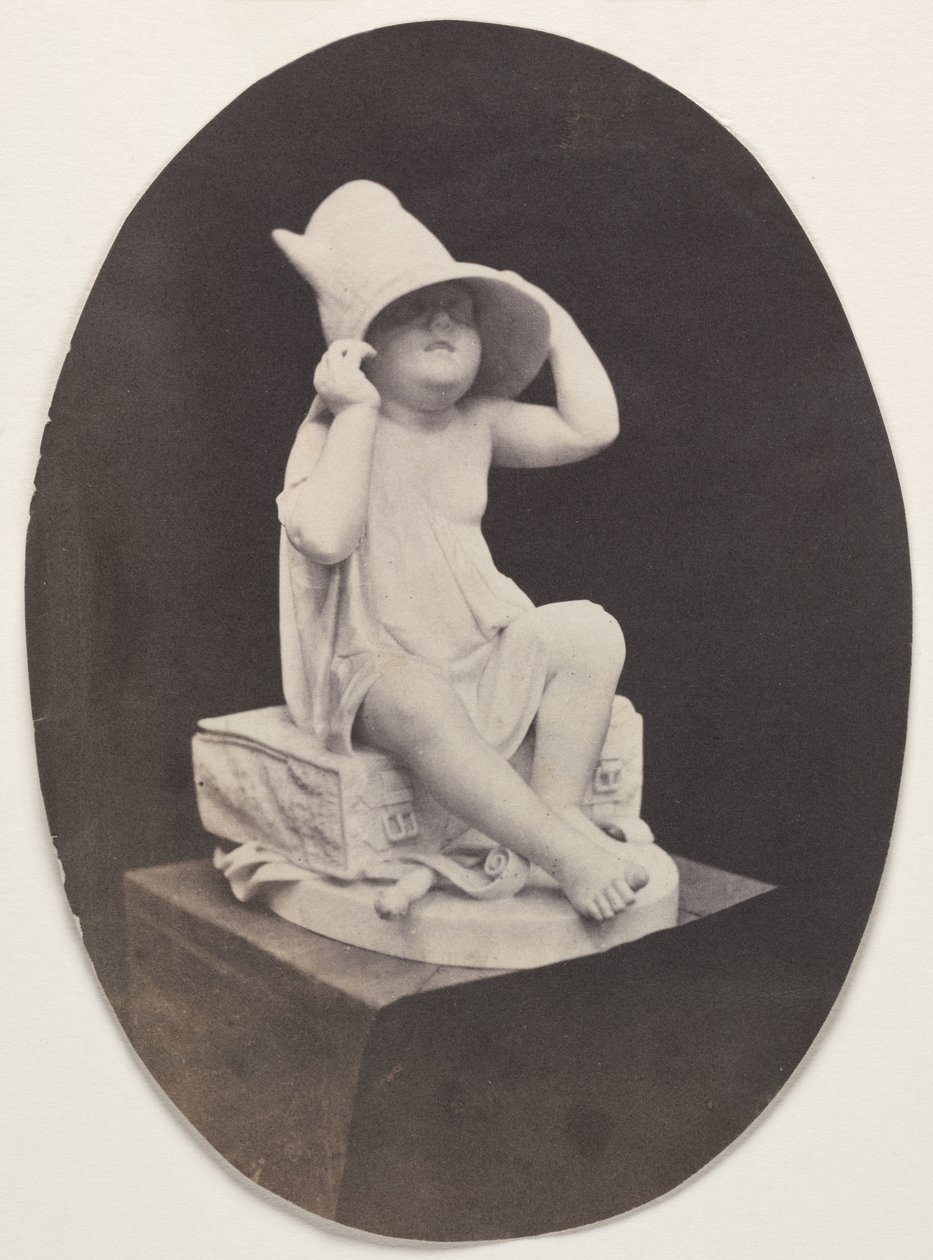 Statue eines Jugendlichen mit großem Hut (aus einem John R. Johnston Album) von Unknown artist