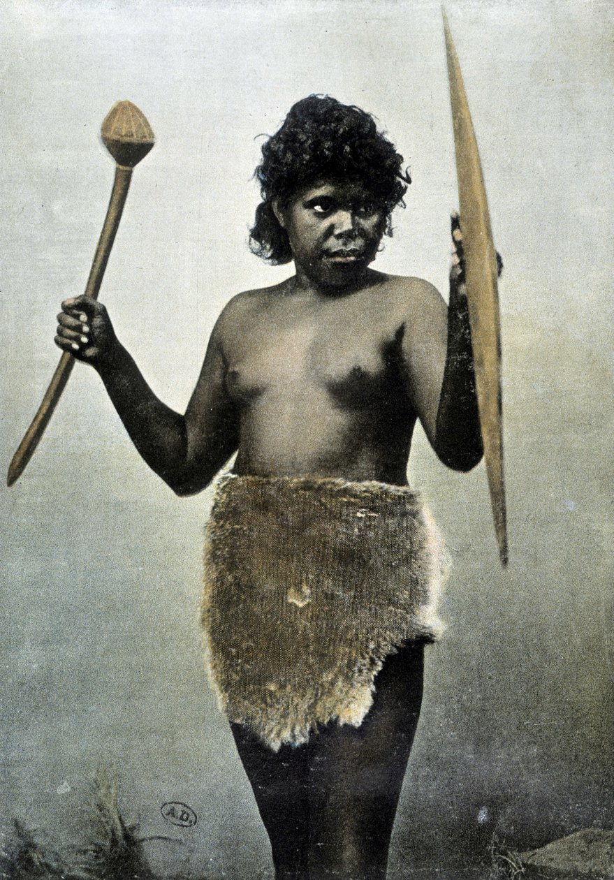 Australische Aborigine-Frau mit den Waffen ihres Mannes - Autochrome von Unknown photographer