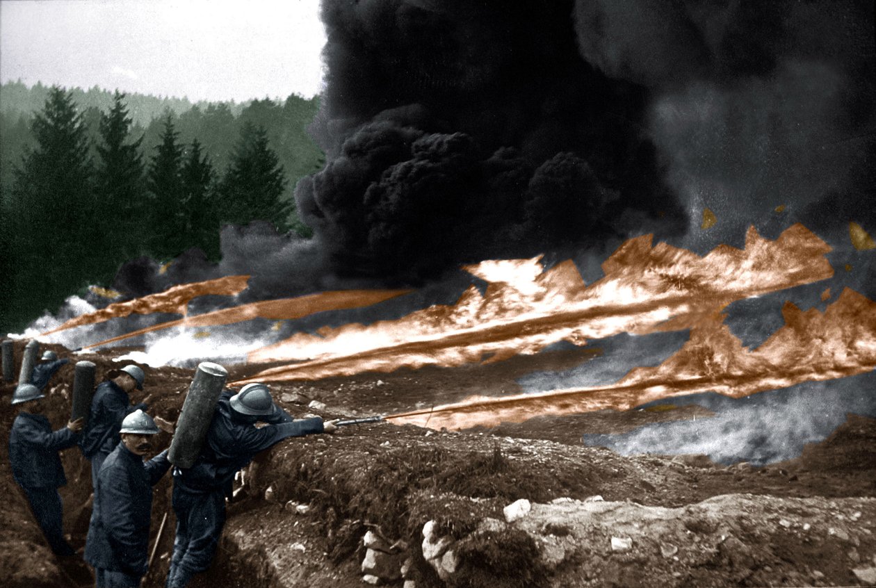 Französische Soldaten benutzen Flammenwerfer aus den Schützengräben, Chemin des Dames von Unknown photographer