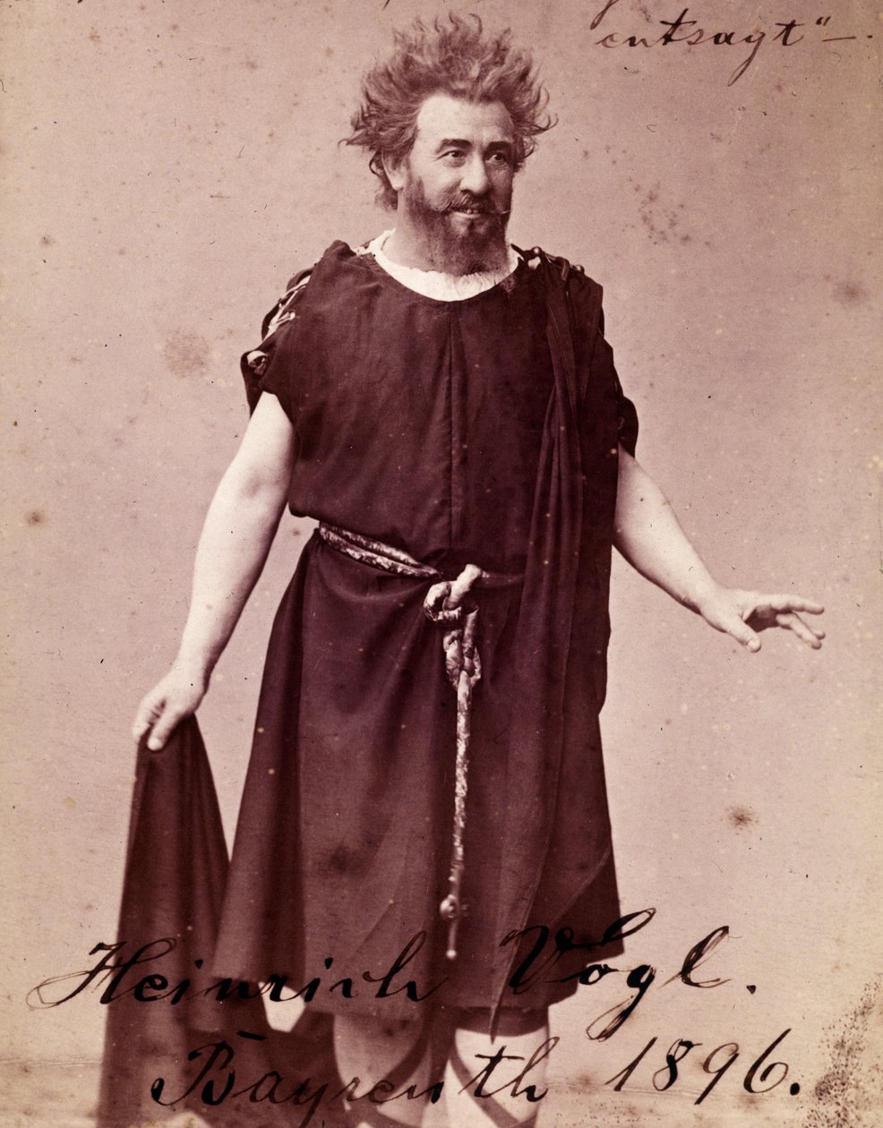 Deutscher Tenor Heinrich Vogl (1845 - 1900) als Loge in Richard Wagners „Siegfried“ in Bayreuth. 1896 von Unknown photographer