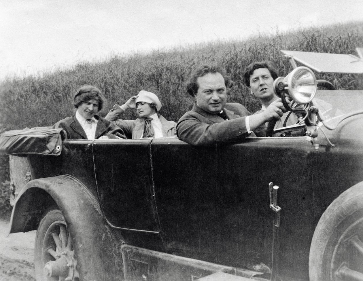 Helene Berg, Alma Mahler, Franz Werfel und Alban Berg im Auto fotografiert von Unknown photographer