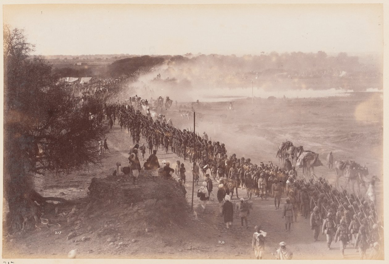 Indische Armeeinfanterie auf dem Marsch, Delhi Übungslager von Unknown photographer