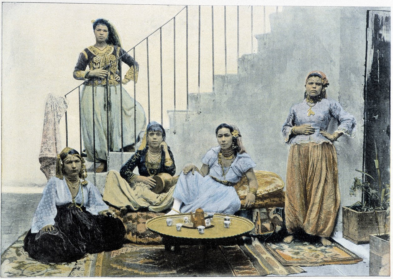 Maurische Frauen aus Algier beim Teetrinken - Autochrom, Ende des 19. Jahrhunderts von Unknown photographer