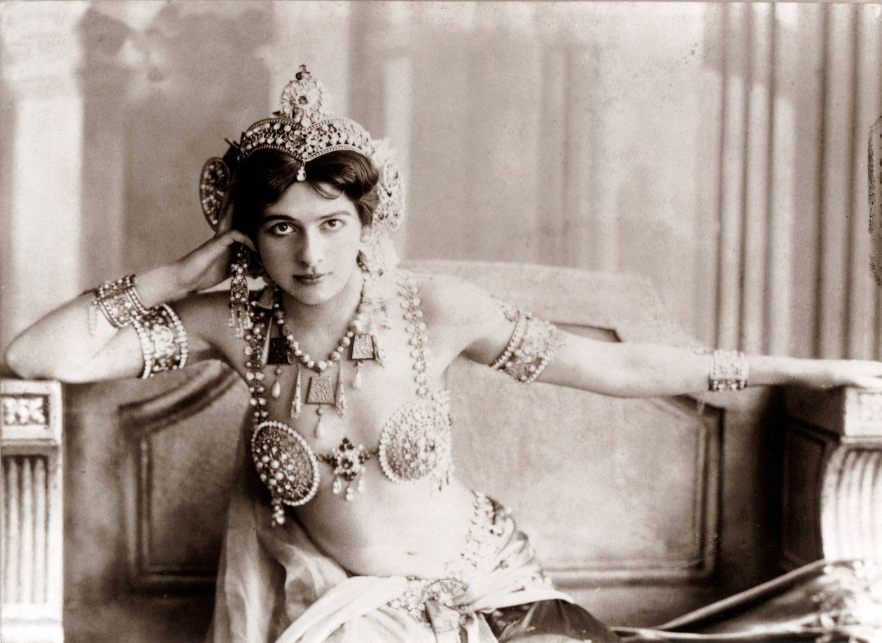 Porträt von Margaretha Geertruida Zelle, bekannt als Mata Hari, niederländische Tänzerin und Spionin von Unknown photographer