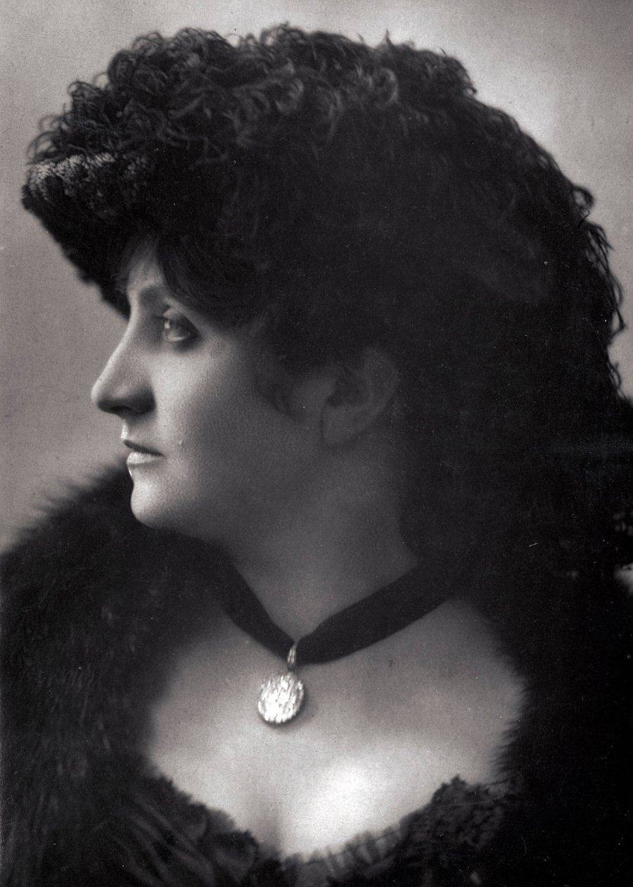 Porträt von Pauline Patry (Jeanne Cécile Pesty) (1856-?), französische Schauspielerin des späten 19. Jahrhunderts von Unknown photographer
