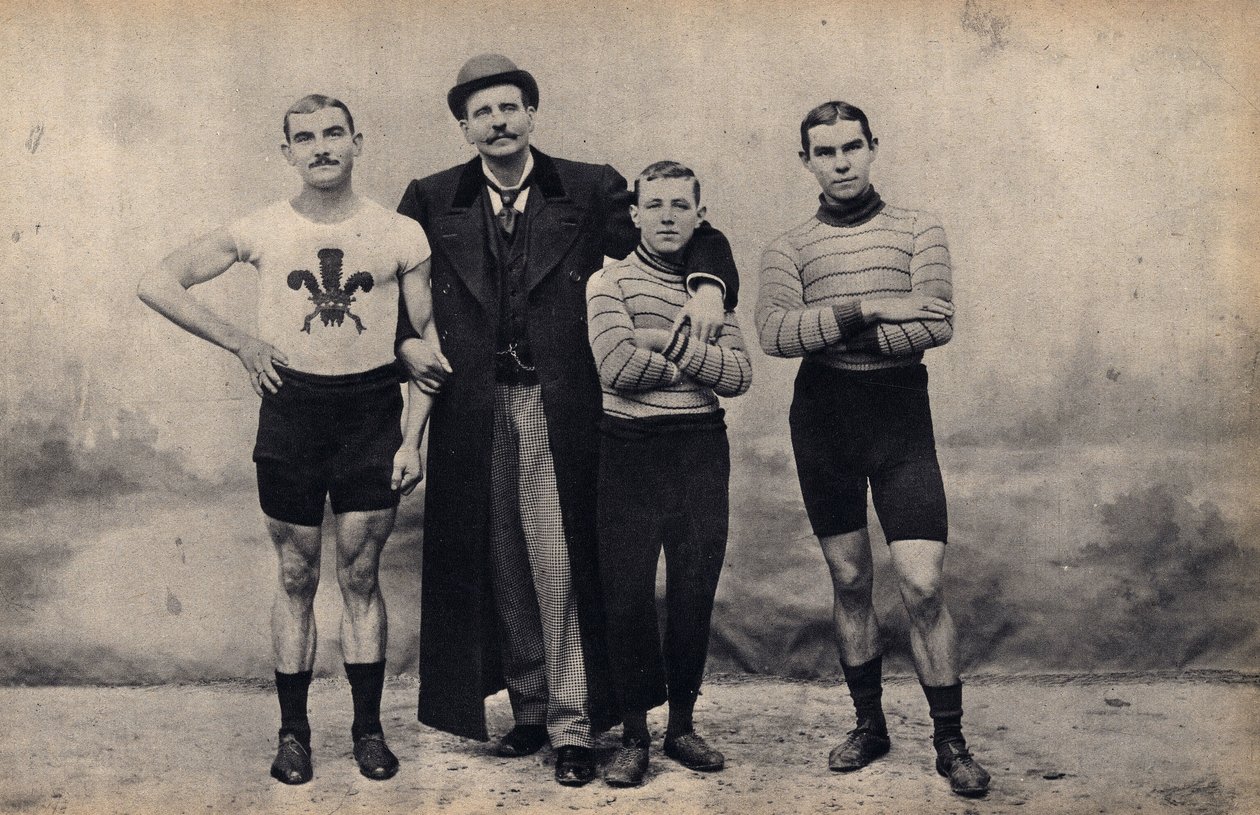 Porträt des Gladiator-Radteams. Fotografie, späte 19. Jahrhundert, Paris. Sammlung Selva. von Unknown photographer