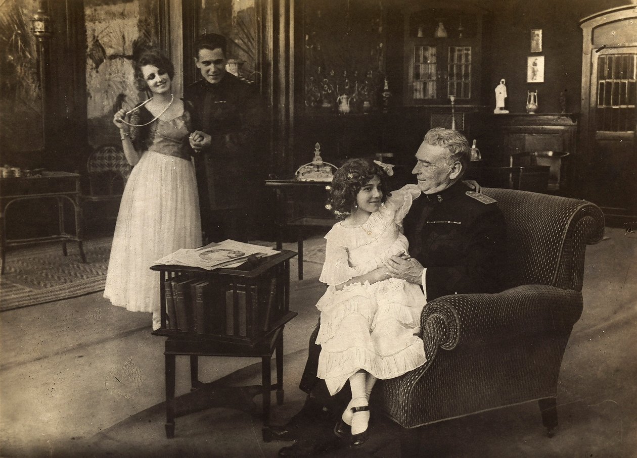 Porträt der Schauspielerin Cecyl Tryan am Set des Films "Spirale della morte" von 1918 von Unknown photographer