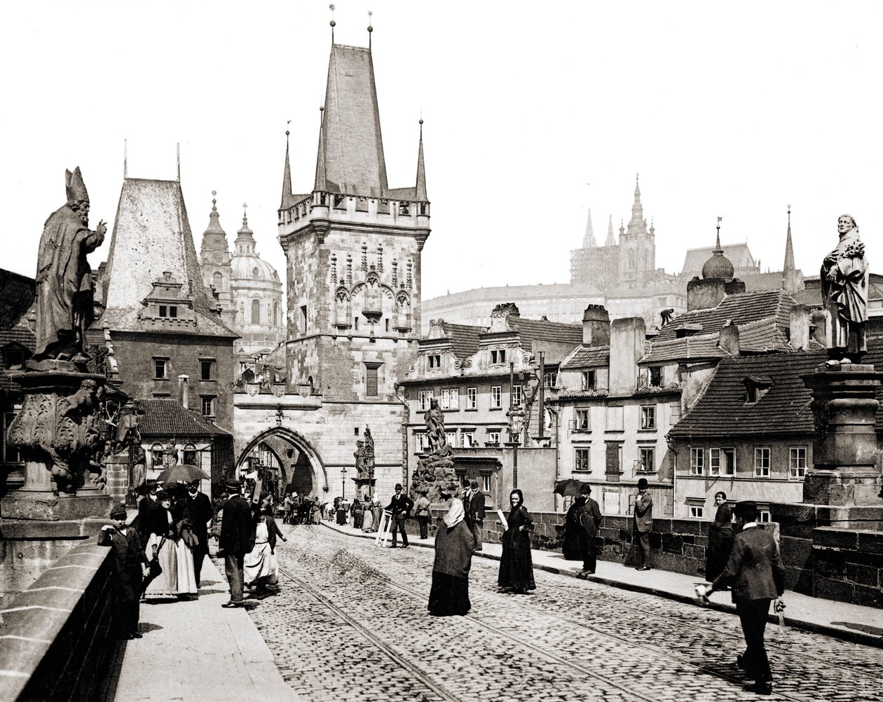 Prag. Karlsbrücke und der Altstadtturm. um 1890 von Unknown photographer