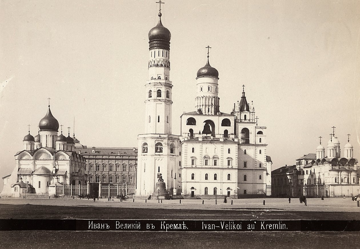 Die Kathedrale der Verkündigung und der Glockenturm von Iwan IV. in Moskau von Unknown photographer