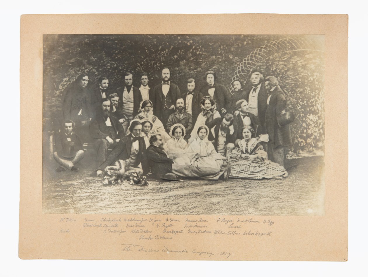 Die Amateurgruppe für das Stück The Frozen Deep, einschließlich Charles Dickens, im Garten von Albert Smith von Unknown photographer