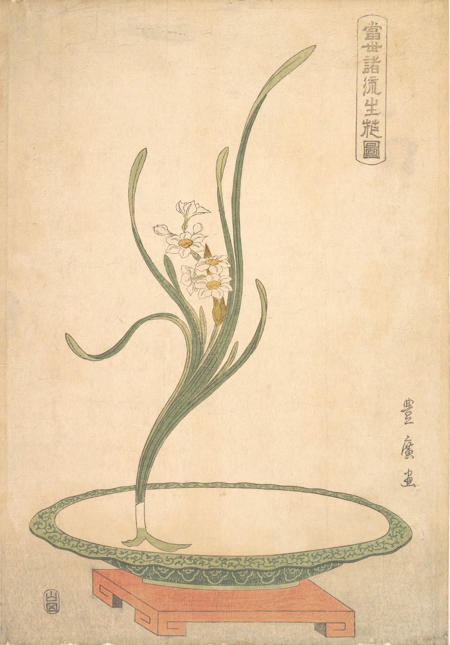 Blumenarrangement von Suisen-Narzissen in einer flachen grünen Schale von Utagawa Toyohiro
