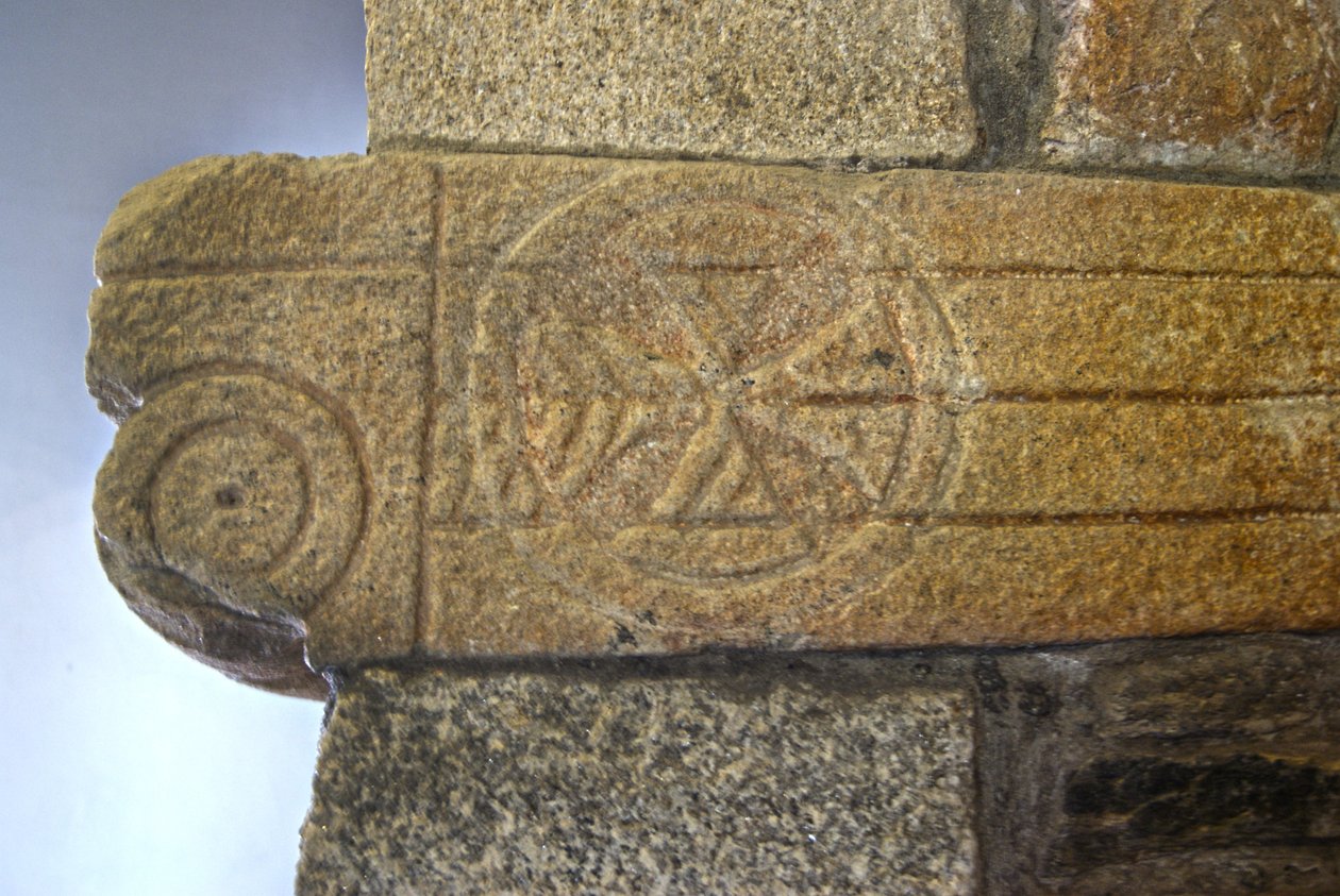 Westgotische Schnitzereien in der Kapelle von São Pedro de Balsemão, Sé ...