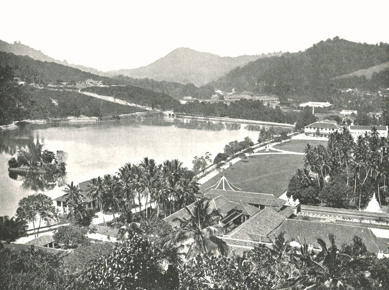 Blick von Lady Hortons Walk, Kandy, Ceylon von W and S Ltd