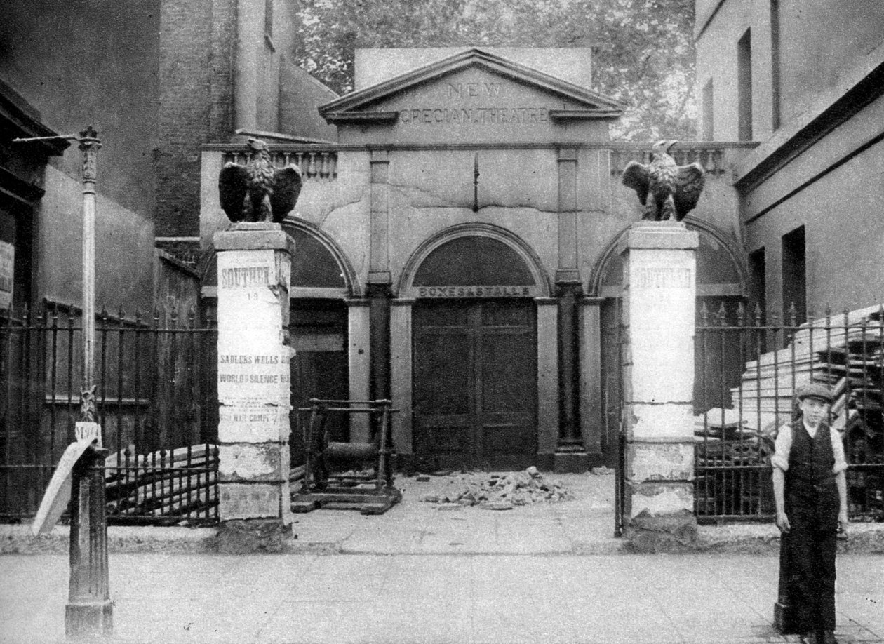 Das griechische Theater an der Grenze von Hoxton, London von Whiffin
