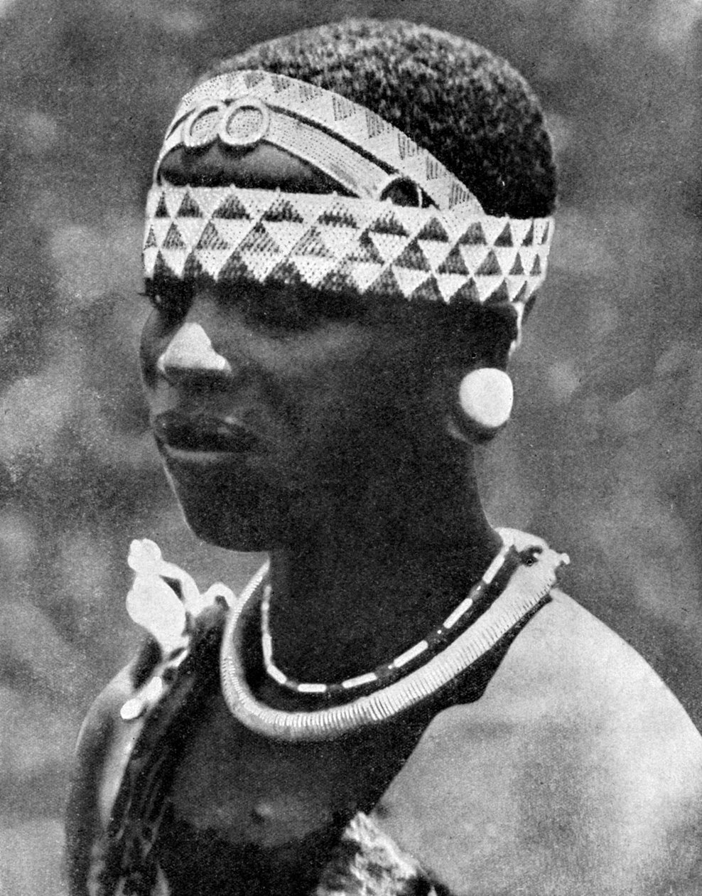 Die Frau eines Angoni-Häuptlings, Mosambik, Afrika, 1936 von Wide World Photos