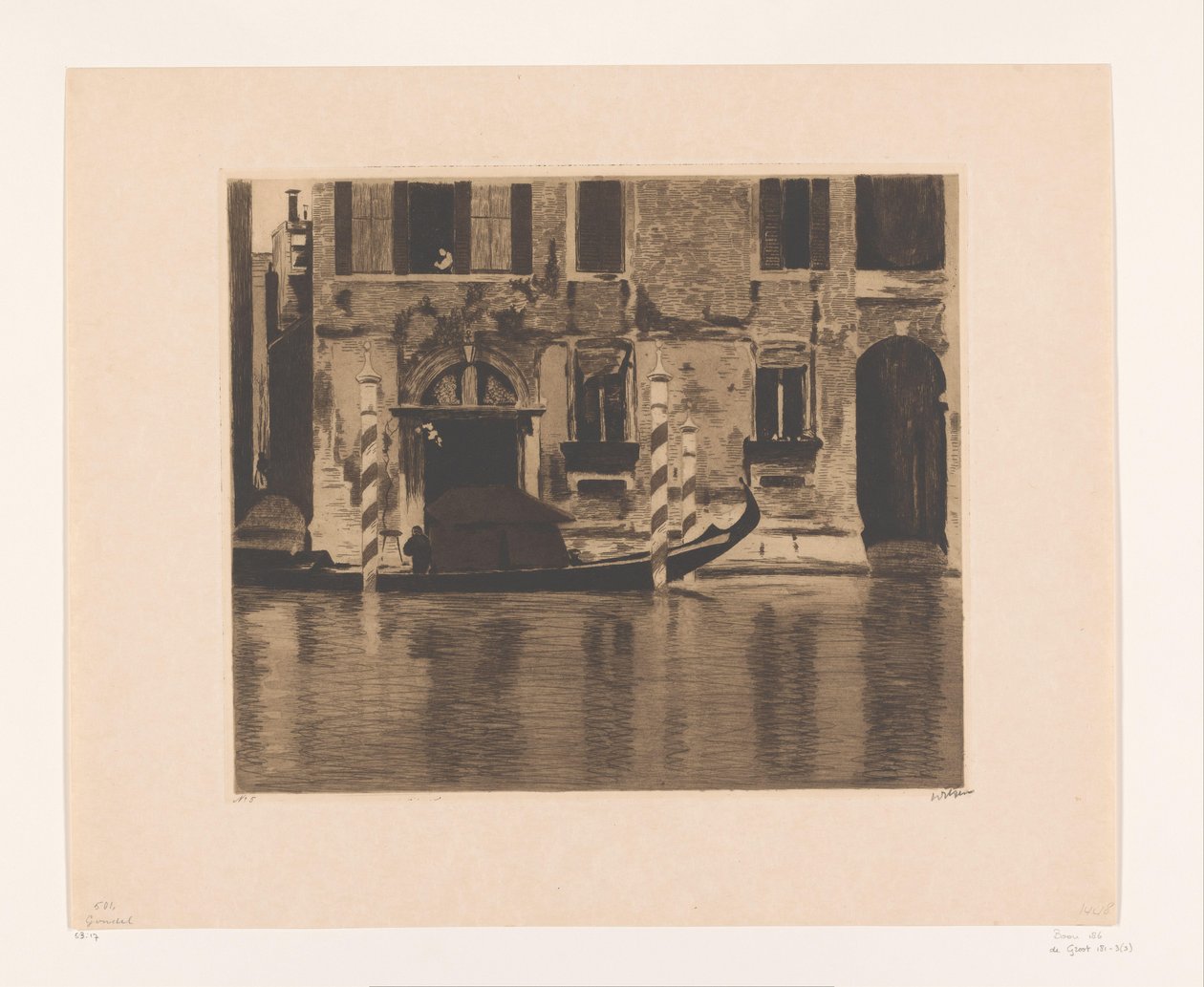 Angedockte Gondel mit Aufbau in einem Kanal in Venedig von Willem Witsen (signed by artist)