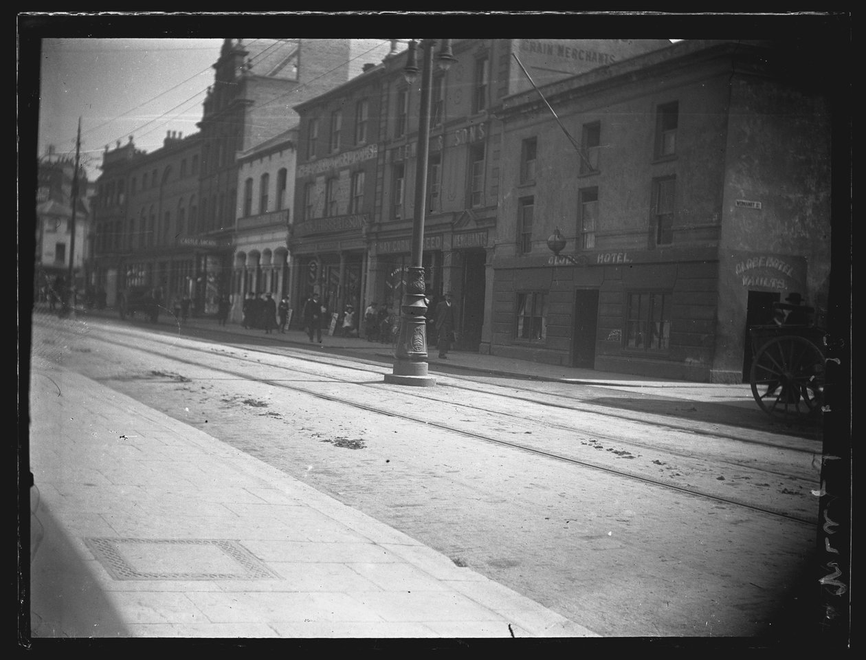 Castle Street, Cardiff, The Old Globe Inn, ca. 1902 von William Booth
