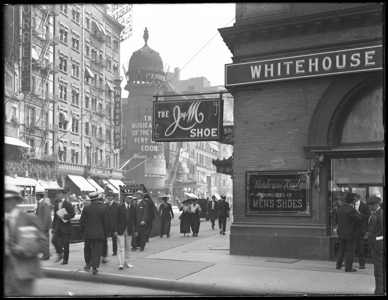 Schild für J und M Shoe, 1429 Broadway, New York City, 2. August 1916 von William Davis Hassler