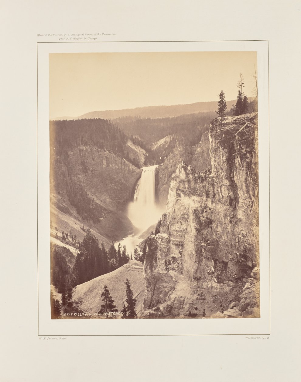 Untere Wasserfälle des Yellowstone, Fernansicht von William Henry Jackson