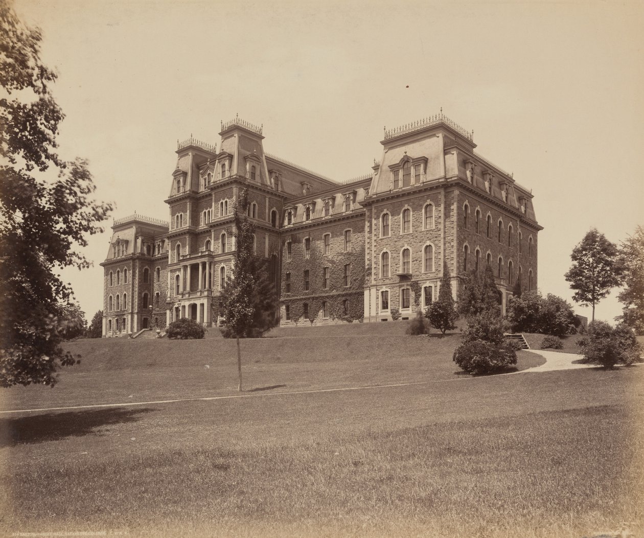 Easton, Pardee Hall, Lafayette College, ca. 1895 von William Herman Rau