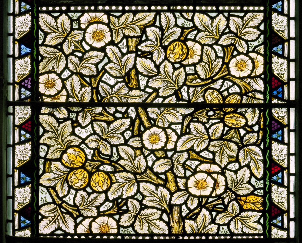 Kirkcaldy Old Kirk, Wilde Rosen und Haselnüsse von William Morris