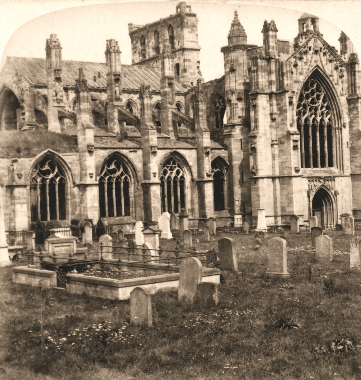 Melrose Abbey, Melrose, Schottland, 1896 von Works and Sun Sculpture Studios