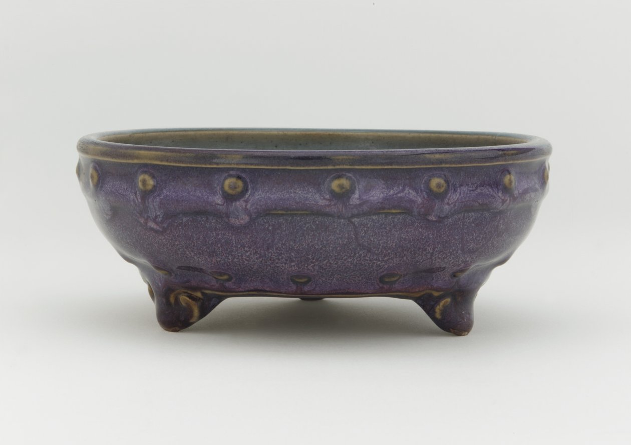 Zwiebel-Schale mit eingravierter Nummer 10 von Yuan Dynasty Chinese School