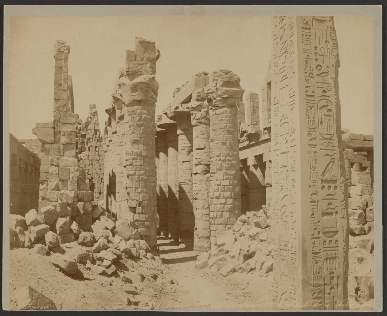 Karnak, Obelisk Touthmes I. und Kolonnade der Halle von Zangaki