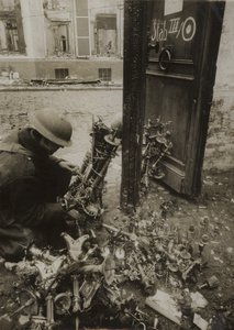 Cambrai, Kerzenhalter in Bündeln gebunden, bereit zur Entfernung durch die Deutschen, aber zurückgelassen
