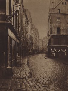 Die Rue Saint-Honoré, aufgenommen von der Kreuzung der Rue de la Lingerie und der Rue des Déchargeurs