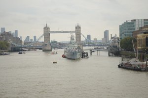 London Bridge über die Themse im Herzen Londons von Albert Mansour