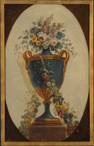 Vase mit Blumen, mit Girlanden drapiert