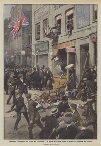 Ergriffen und empört über das Ende der Lusitania, das Volk von London greift deutsche Eigentümer an und verwüstet sie von Achille Beltrame