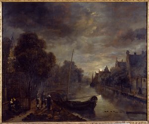 Ein Kanal in einer niederländischen Stadt bei Mondlicht