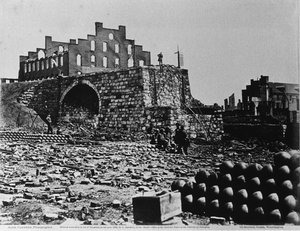 Ruinen eines Arsenals, Richmond, Virginia, April 1863 (Albuminabzug von Kollodiumnegativ)