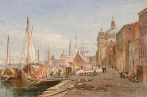 Lastkähne an einem Kai in Venedig