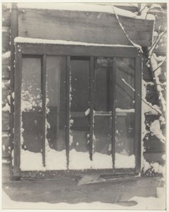 Fenster: Holz, Glas, Schnee